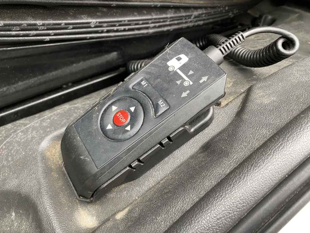 Mercedes-Benz 1523 L Atego / Dhollandia LBW - Hűtős teherautó: 4 kép. Mercedes-Benz 1523 L Atego / Dhollandia LBW - Hűtős teherautó: 4 kép.