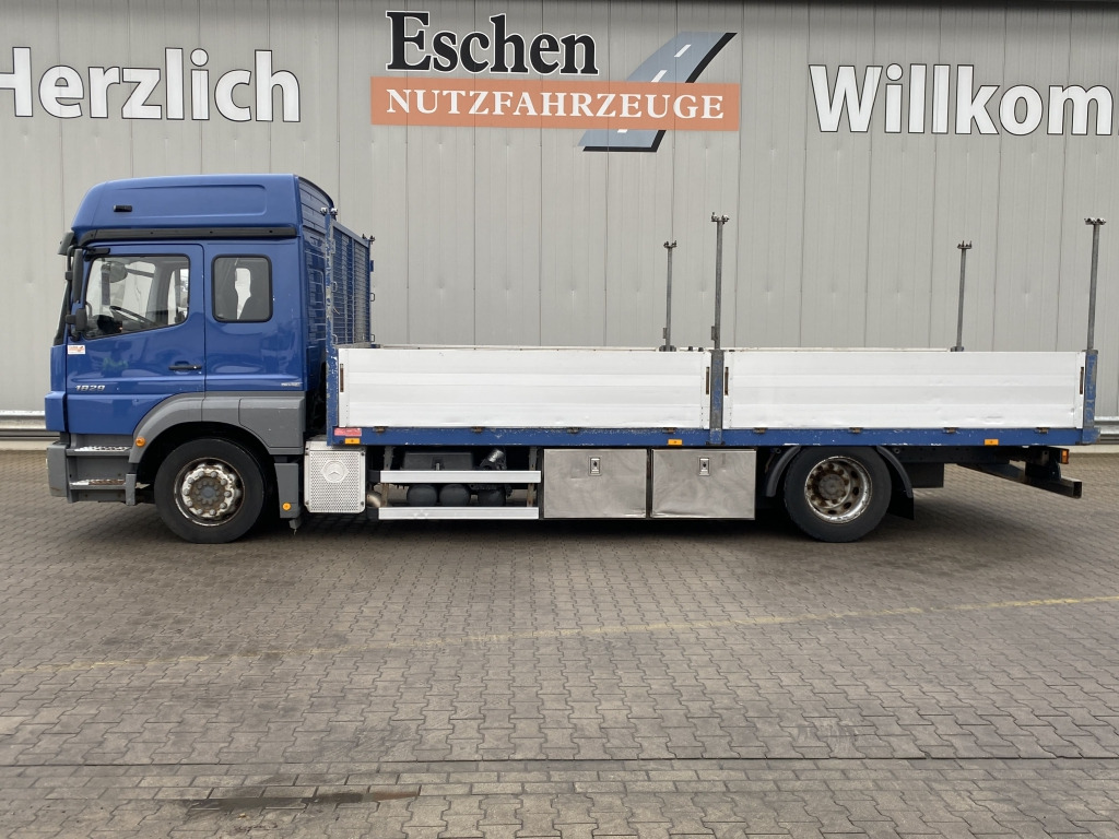 Mercedes-Benz 1829 LL Axor - Platós teherautó: 2 kép. Mercedes-Benz 1829 LL Axor - Platós teherautó: 2 kép.