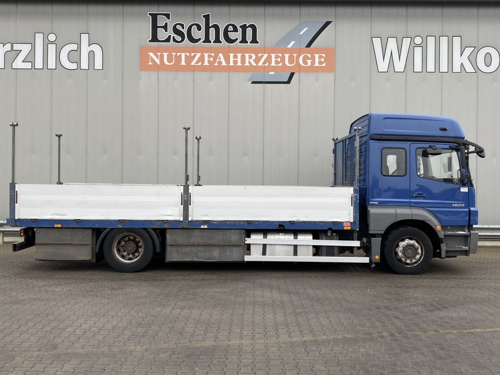 Mercedes-Benz 1829 LL Axor - Platós teherautó: 5 kép. Mercedes-Benz 1829 LL Axor - Platós teherautó: 5 kép.