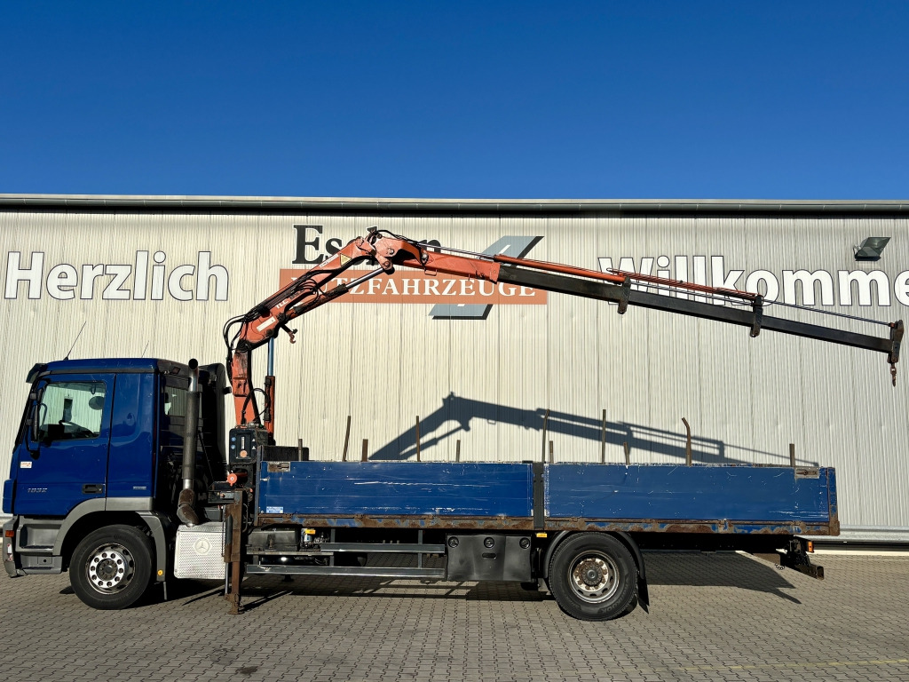 Mercedes-Benz 1832 L / Terex 85.2-A3 Faltkran - Platós teherautó, Darus autó: 3 kép. Mercedes-Benz 1832 L / Terex 85.2-A3 Faltkran - Platós teherautó, Darus autó: 3 kép.