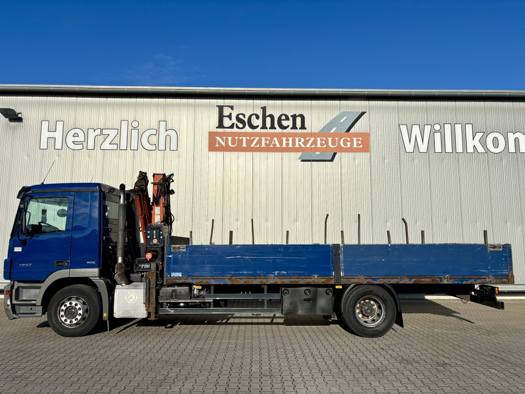 Mercedes-Benz 1832 L / Terex 85.2-A3 Faltkran - Platós teherautó, Darus autó: 2 kép. Mercedes-Benz 1832 L / Terex 85.2-A3 Faltkran - Platós teherautó, Darus autó: 2 kép.