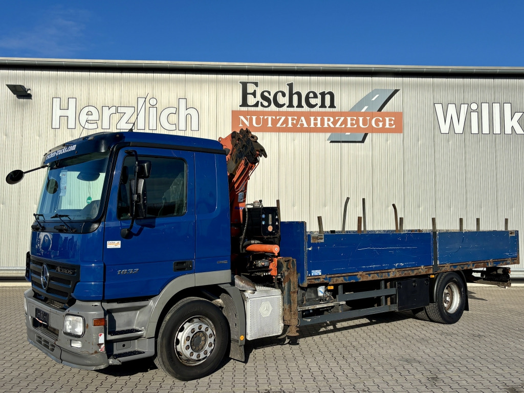 Mercedes-Benz 1832 L / Terex 85.2-A3 Faltkran - Platós teherautó, Darus autó: 1 kép. Mercedes-Benz 1832 L / Terex 85.2-A3 Faltkran - Platós teherautó, Darus autó: 1 kép.