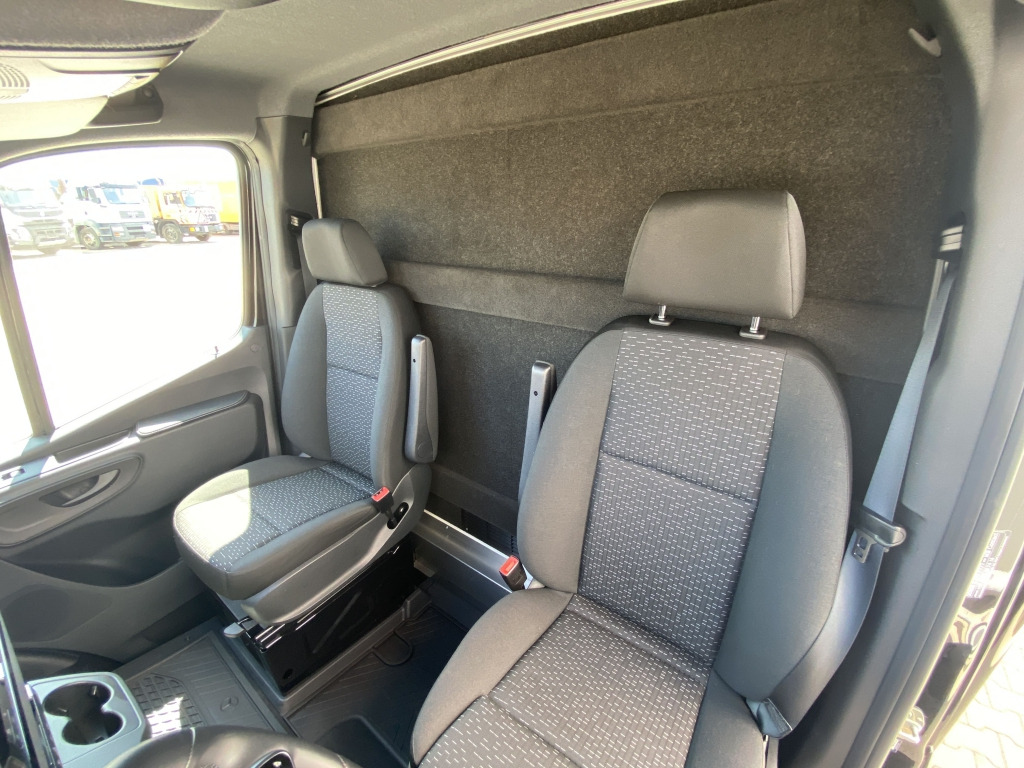 Dobozos kisteherautó Mercedes-Benz 319 CDI Sprinter: 16 kép.