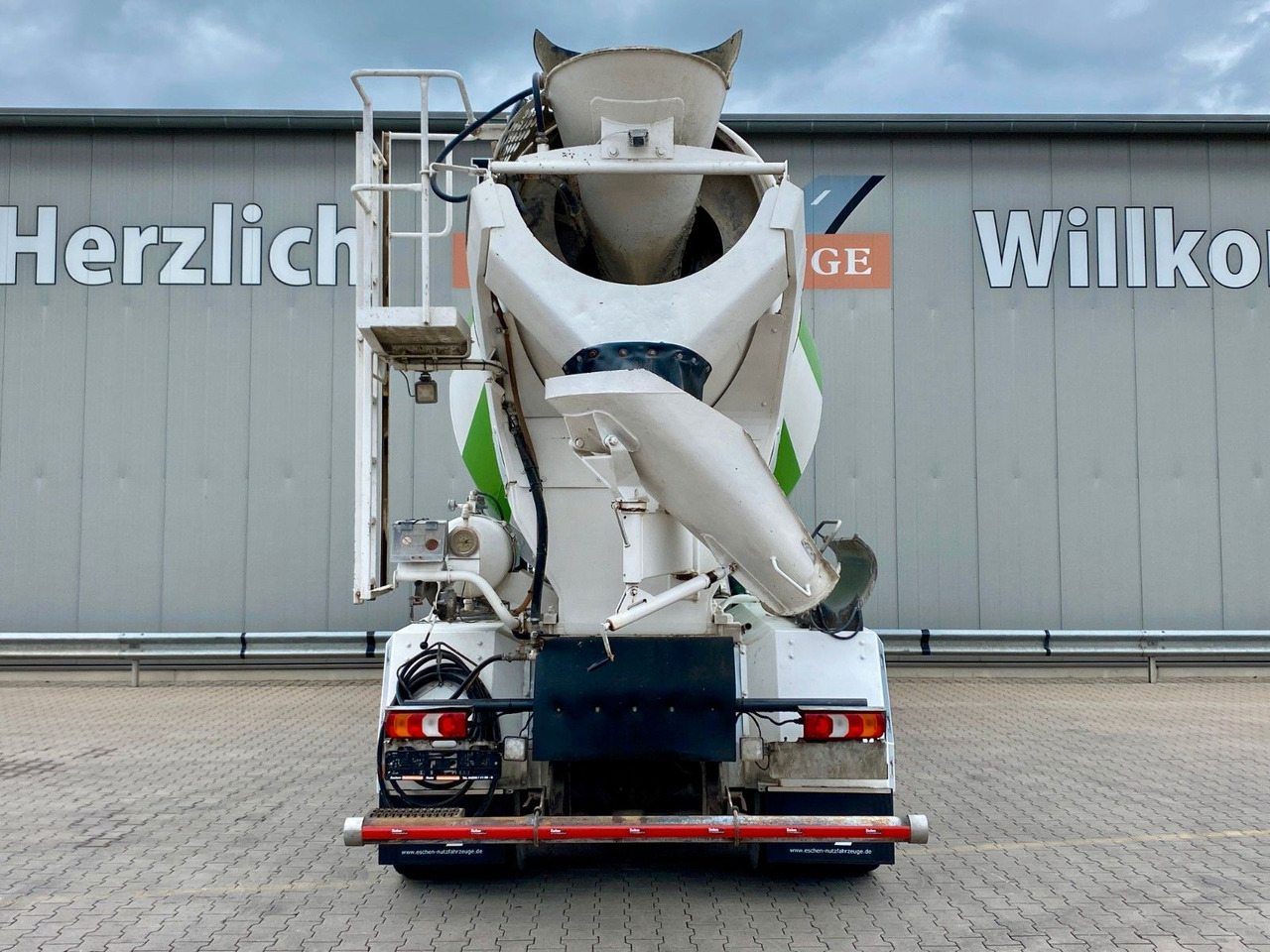 Mercedes-Benz 3236 Arocs | 9m³ Stetter*Klima*Navi*Blatt*1.Hand - Betonmixer: 4 kép. Mercedes-Benz 3236 Arocs | 9m³ Stetter*Klima*Navi*Blatt*1.Hand - Betonmixer: 4 kép.