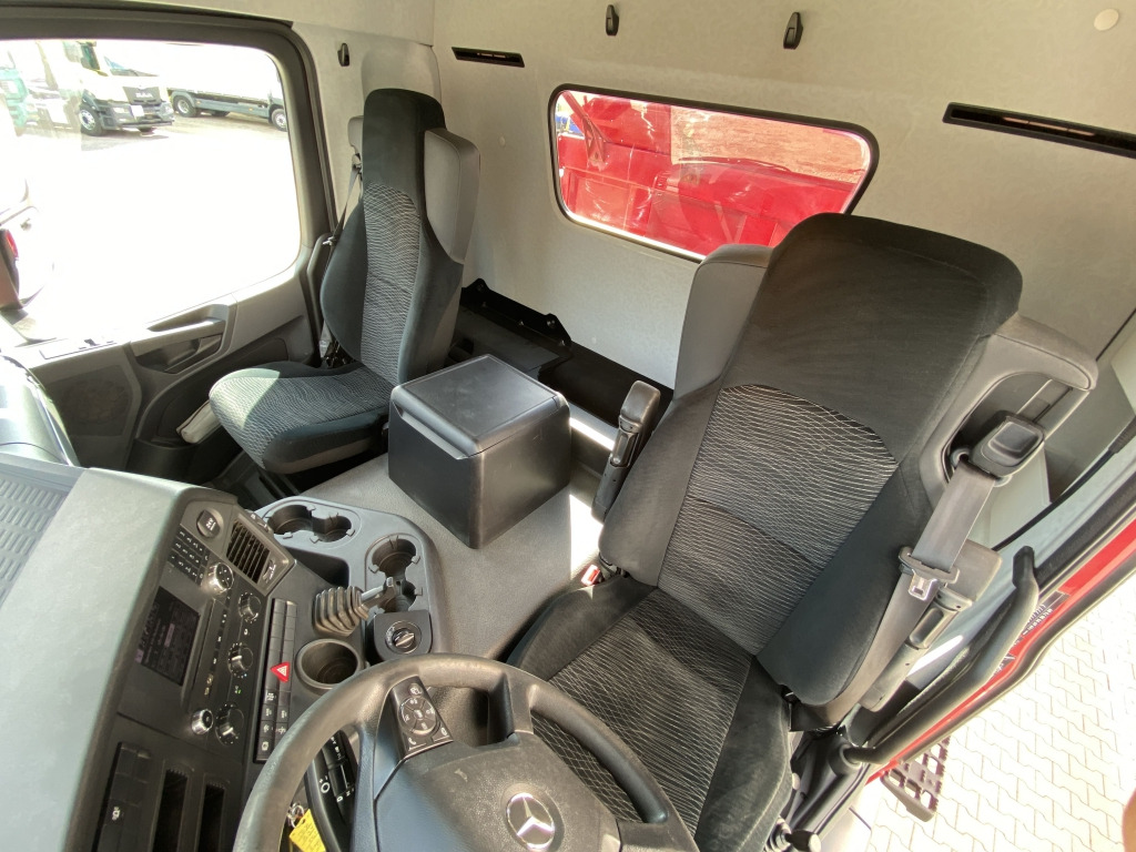 Billenőplatós teherautó Mercedes-Benz 3345 6x6: 15 kép. Billenőplatós teherautó Mercedes-Benz 3345 6x6: 15 kép.