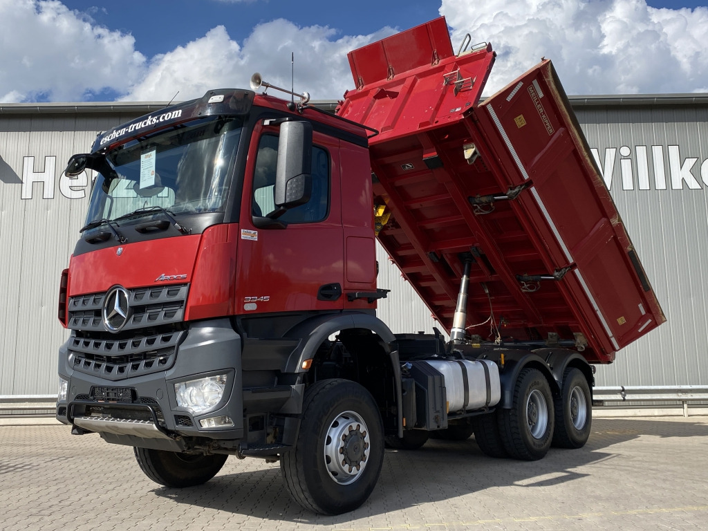 Mercedes-Benz 3345 6x6 - Billenőplatós teherautó: 1 kép. Mercedes-Benz 3345 6x6 - Billenőplatós teherautó: 1 kép.