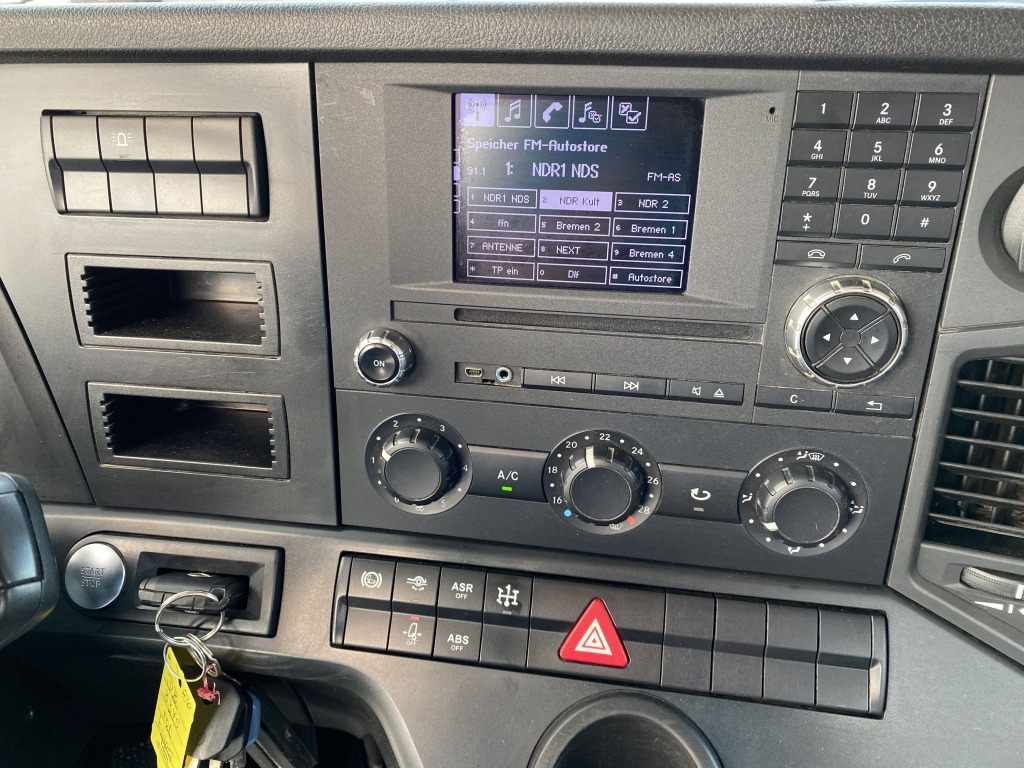 Billenőplatós teherautó Mercedes-Benz 3345 6x6: 20 kép. Billenőplatós teherautó Mercedes-Benz 3345 6x6: 20 kép.