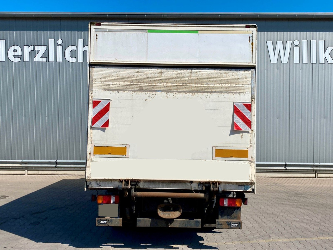 Mercedes-Benz 818 Atego | MBB LBW 1,00to.*3x Sitze*AHK*Teppich - Dobozos kisteherautó: 4 kép. Mercedes-Benz 818 Atego | MBB LBW 1,00to.*3x Sitze*AHK*Teppich - Dobozos kisteherautó: 4 kép.