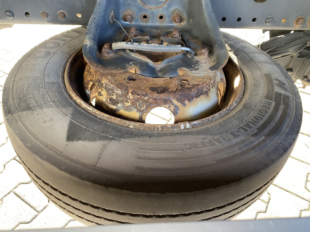 Mercedes-Benz 818 Atego - Platós teherautó: 3 kép. Mercedes-Benz 818 Atego - Platós teherautó: 3 kép.