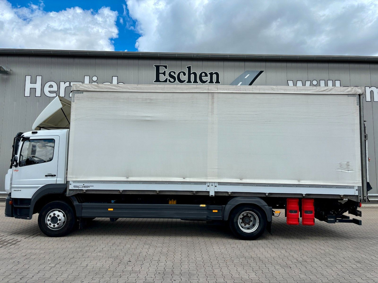 Mercedes-Benz Atego 1624 I 2,66m Höhe*Pritsche*Plane*LBW*AHK - Ponyvás teherautó: 2 kép. Mercedes-Benz Atego 1624 I 2,66m Höhe*Pritsche*Plane*LBW*AHK - Ponyvás teherautó: 2 kép.