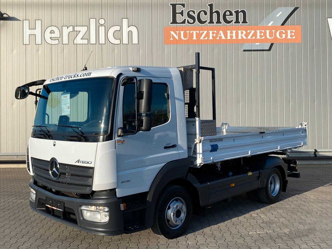 Mercedes-Benz Atego NEW 816 K MEILLER-3-S-Kipper*Klima*3 Sitze - Billenőplatós teherautó: 1 kép. Mercedes-Benz Atego NEW 816 K MEILLER-3-S-Kipper*Klima*3 Sitze - Billenőplatós teherautó: 1 kép.