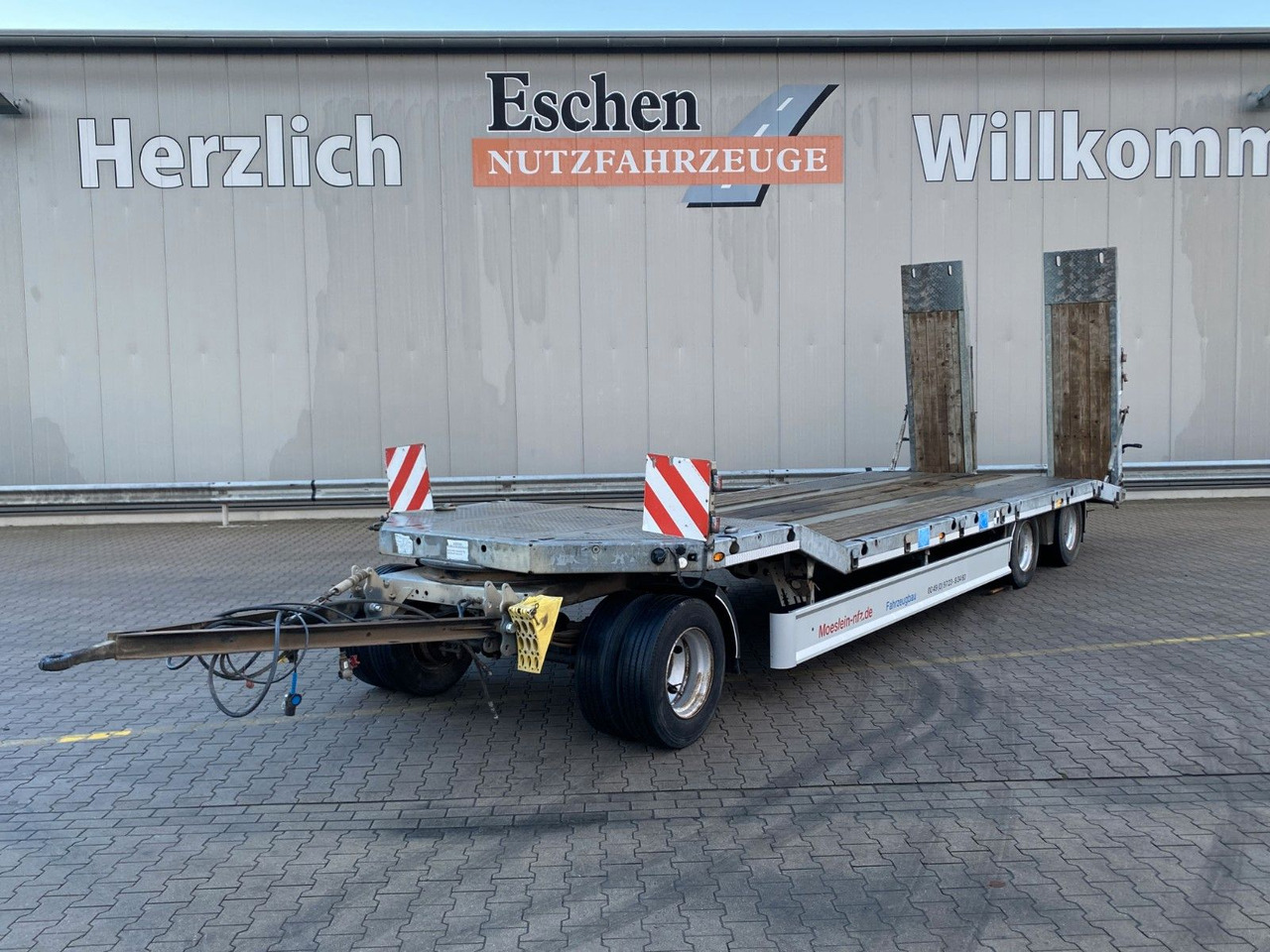 Möslein TF3-P | verzinktes Chassis*hydr. Rampen*Blatt - Pótkocsi mélybölcsős: 1 kép. Möslein TF3-P | verzinktes Chassis*hydr. Rampen*Blatt - Pótkocsi mélybölcsős: 1 kép.