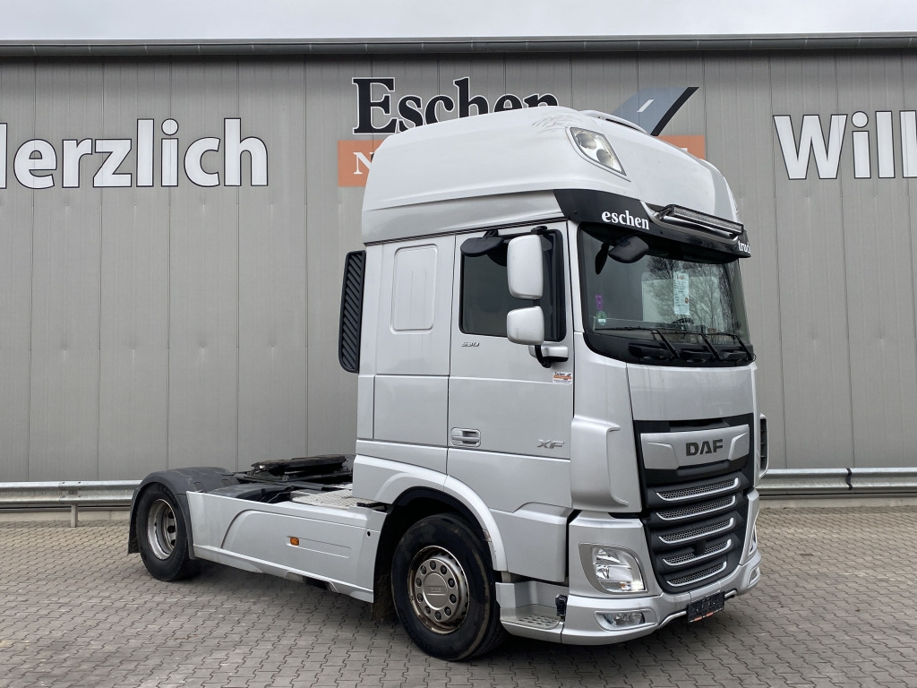 Nyergesvontató DAF XF 530 FT: 7 kép. Nyergesvontató DAF XF 530 FT: 7 kép.