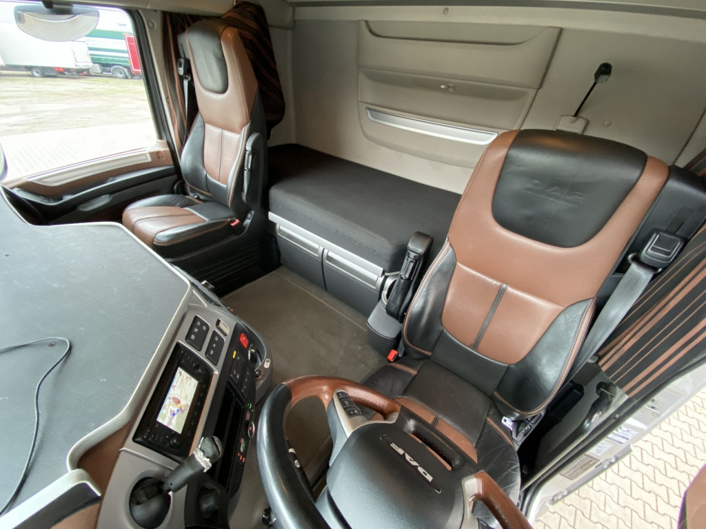 Nyergesvontató DAF XF 530 FT: 11 kép. Nyergesvontató DAF XF 530 FT: 11 kép.