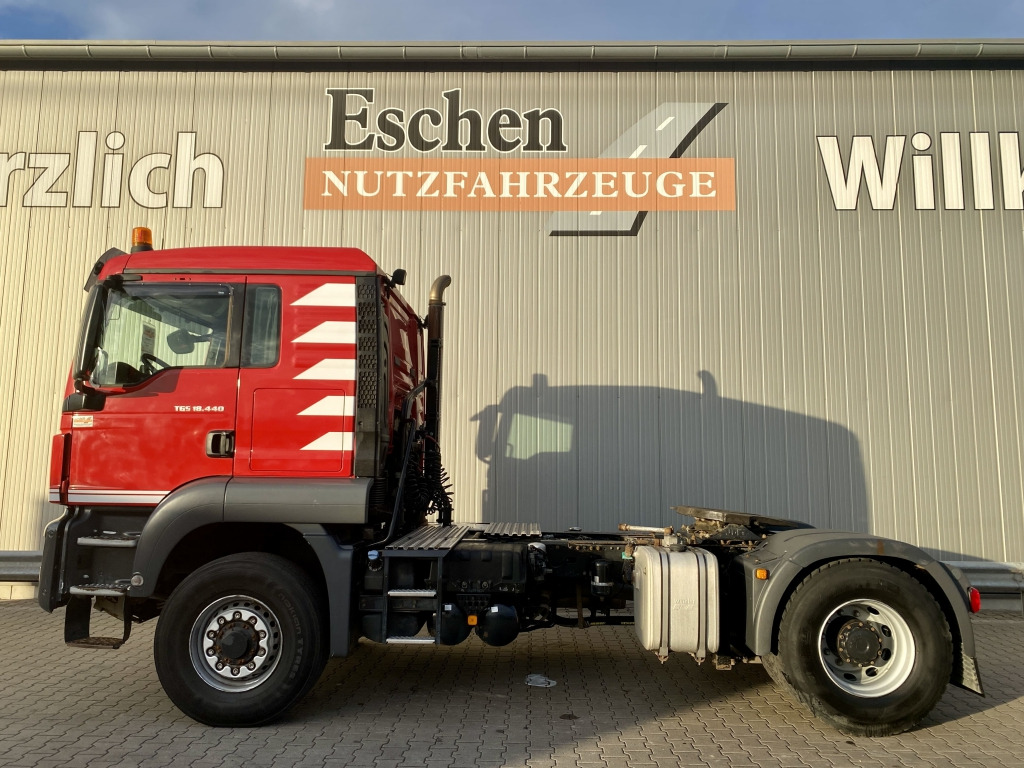 MAN 18.440 4x4 H BLS - Nyergesvontató: 2 kép. MAN 18.440 4x4 H BLS - Nyergesvontató: 2 kép.