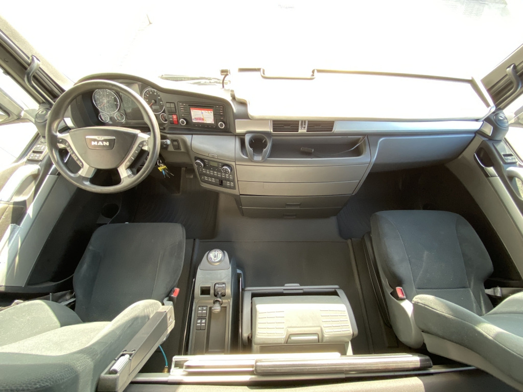 Nyergesvontató MAN TGX 18.440 4x2 BLS: 15 kép.