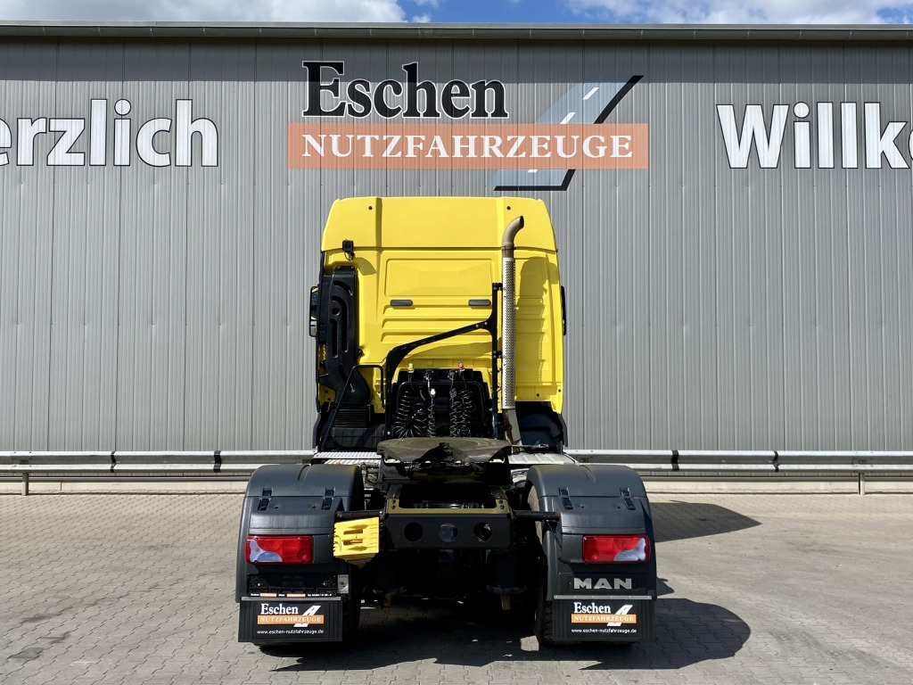 MAN TGX 18.440 4x4 H BLS - Nyergesvontató: 4 kép. MAN TGX 18.440 4x4 H BLS - Nyergesvontató: 4 kép.