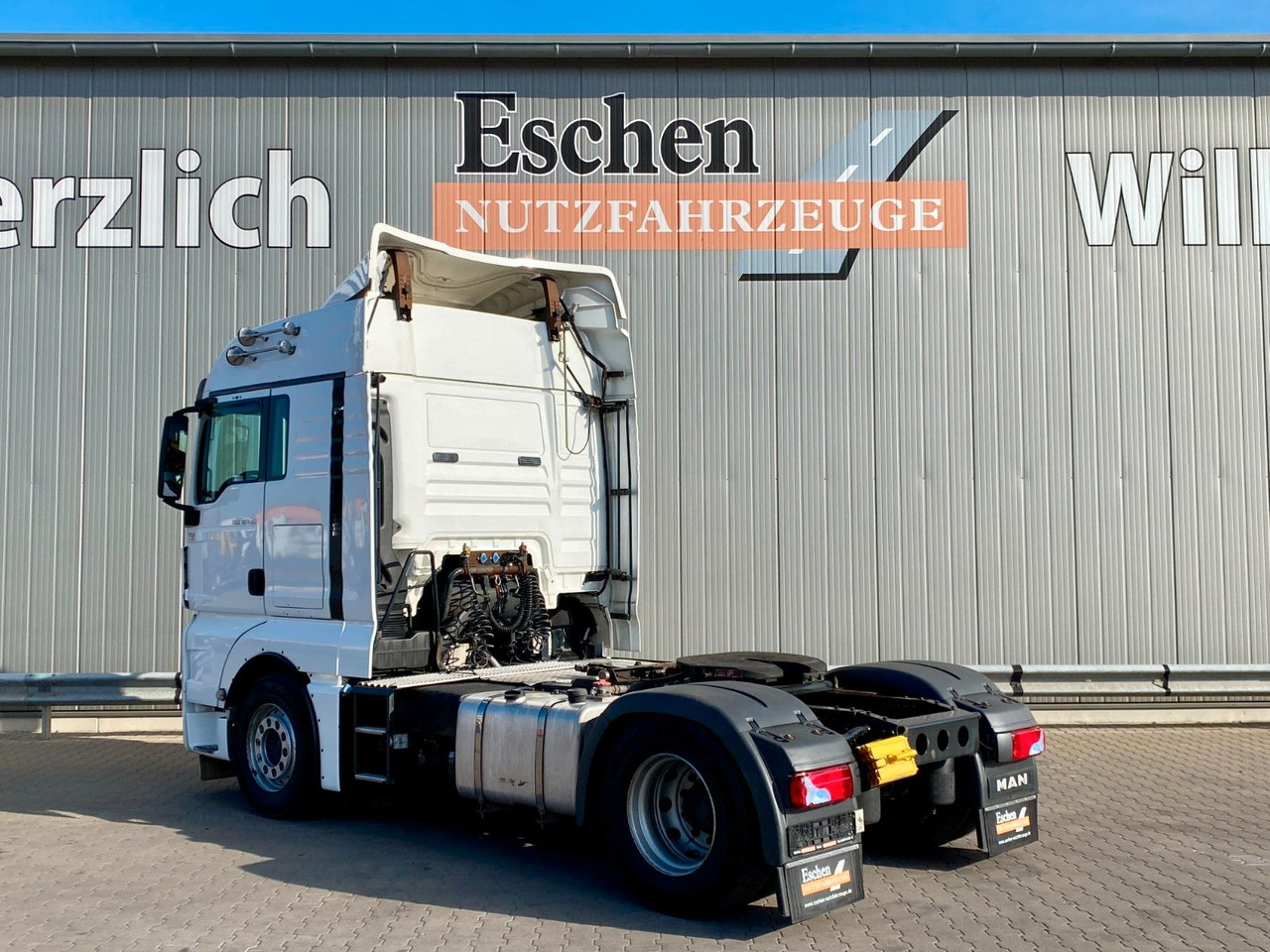 MAN TGX 18.440 BLS | XLX*Retarder*Klima*2x Hydraulik - Nyergesvontató: 3 kép. MAN TGX 18.440 BLS | XLX*Retarder*Klima*2x Hydraulik - Nyergesvontató: 3 kép.