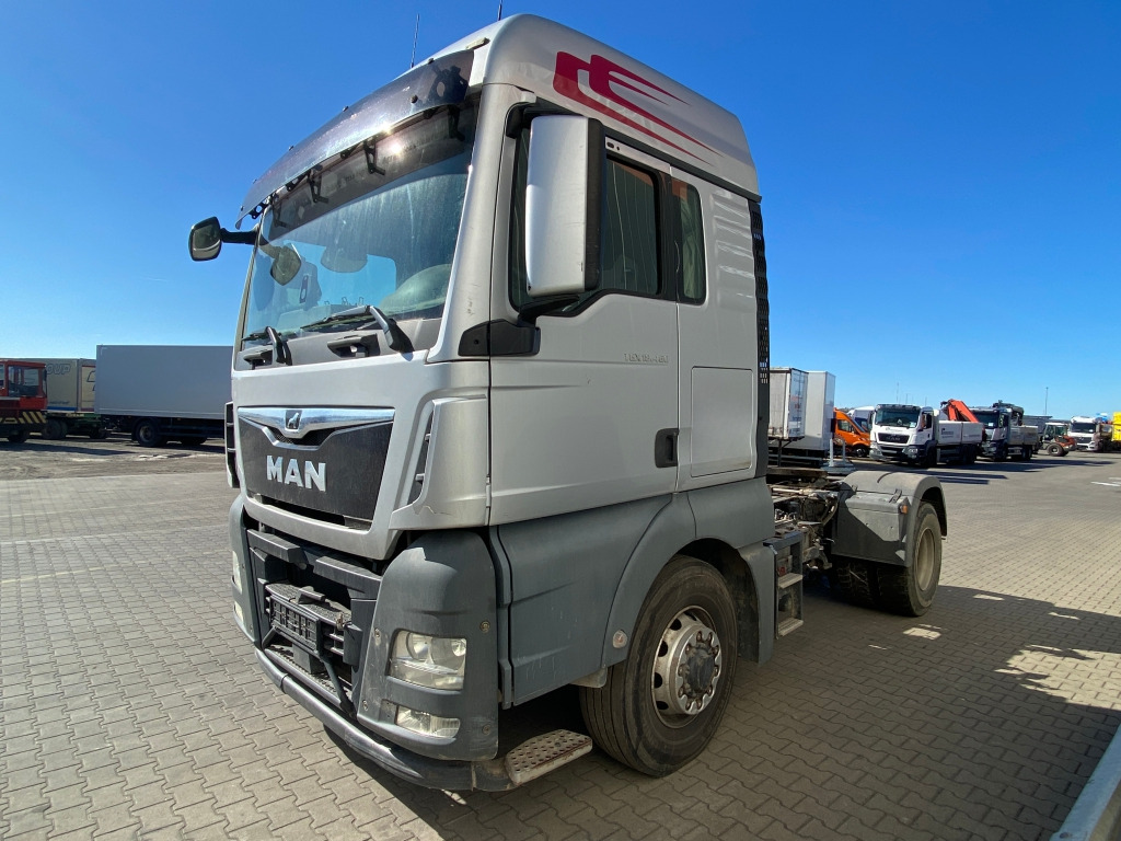 MAN TGX 18.460 4x4 H BLS / Motorschaden - Nyergesvontató: 1 kép. MAN TGX 18.460 4x4 H BLS / Motorschaden - Nyergesvontató: 1 kép.