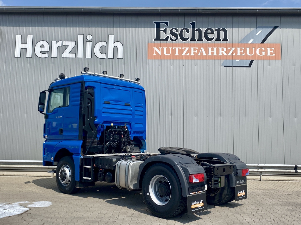 MAN TGX 18.500 4x4 H BL - Nyergesvontató: 3 kép. MAN TGX 18.500 4x4 H BL - Nyergesvontató: 3 kép.