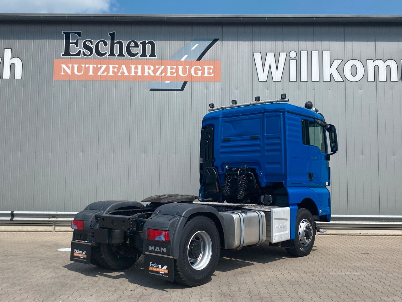 MAN TGX 18.500 4x4 HYDRO| 2x Hydraulik*Retarder*Navi - Nyergesvontató: 5 kép. MAN TGX 18.500 4x4 HYDRO| 2x Hydraulik*Retarder*Navi - Nyergesvontató: 5 kép.