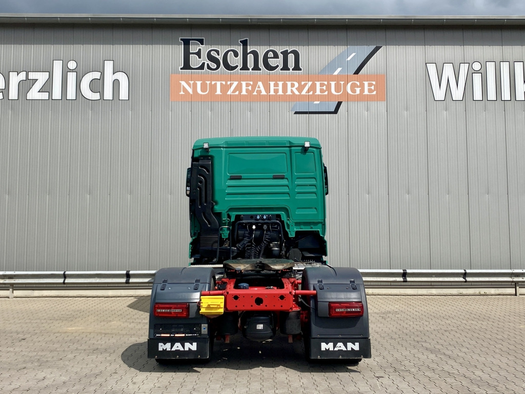 MAN TGX 18.510 4x4 H BL TG3 Hydrodrive - Nyergesvontató: 4 kép. MAN TGX 18.510 4x4 H BL TG3 Hydrodrive - Nyergesvontató: 4 kép.