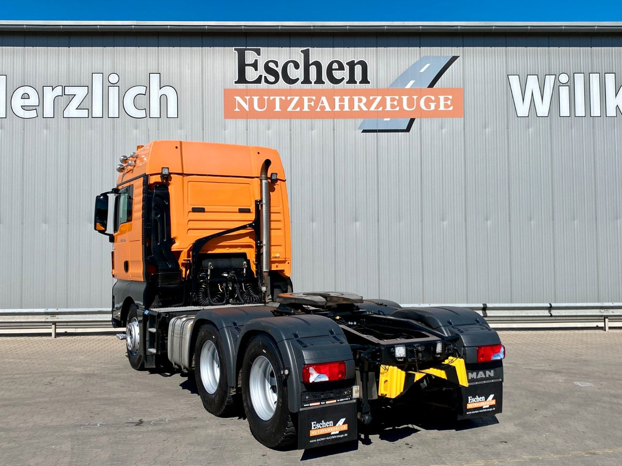 MAN TGX 33.580 6x4 BLS | D38*XLX*Navi*Retarder*ACC - Nyergesvontató: 3 kép. MAN TGX 33.580 6x4 BLS | D38*XLX*Navi*Retarder*ACC - Nyergesvontató: 3 kép.