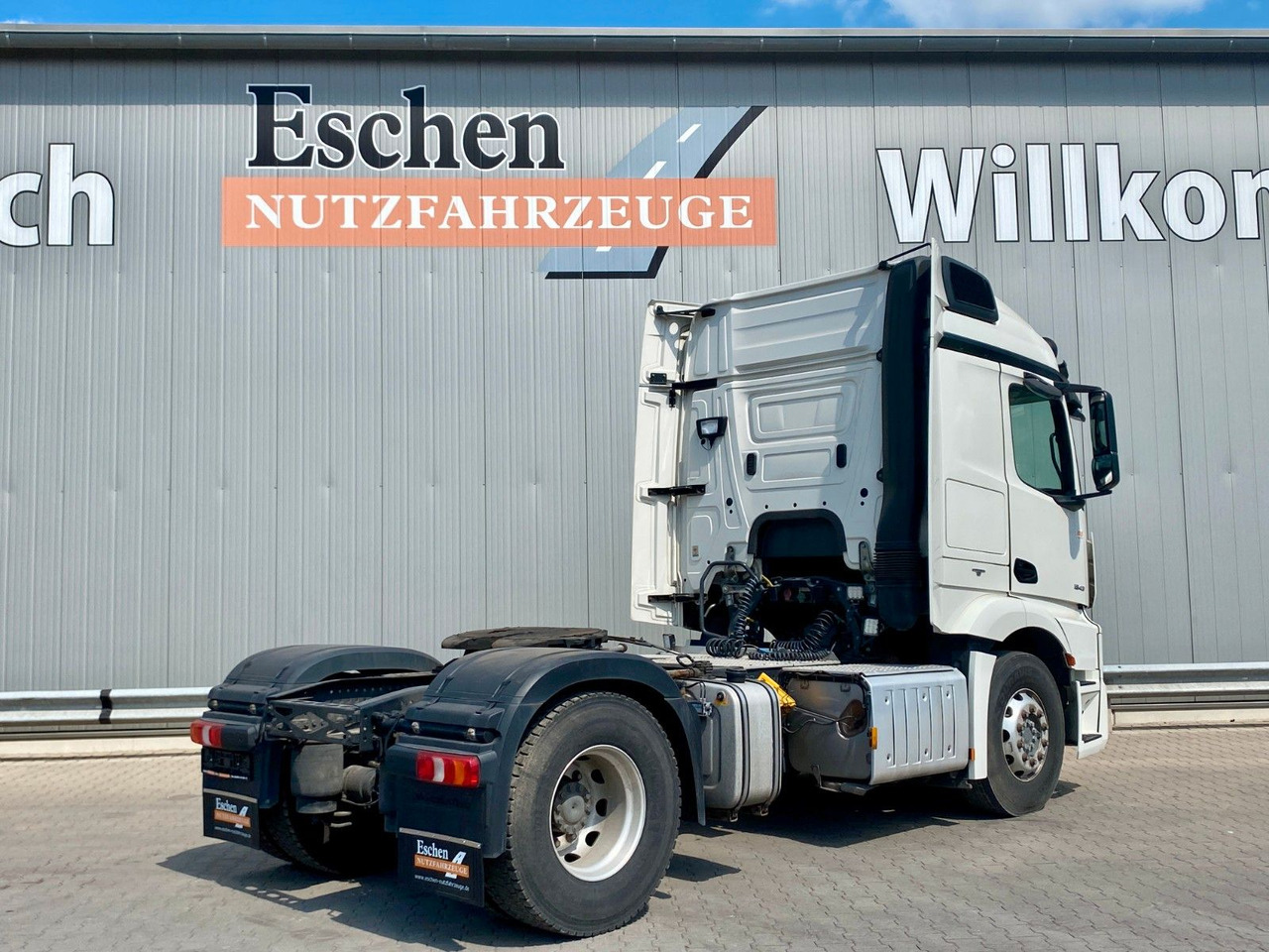 Mercedes-Benz 1843 LS Actros | Kipphydraulik*1.Hand*Alufelgen - Nyergesvontató: 5 kép. Mercedes-Benz 1843 LS Actros | Kipphydraulik*1.Hand*Alufelgen - Nyergesvontató: 5 kép.