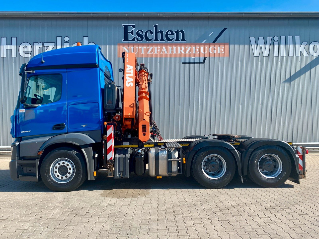 Mercedes-Benz Actros 2642 6x4 | Atlas 332.3 E-AS*Funk*Navi*AC - Nyergesvontató: 2 kép. Mercedes-Benz Actros 2642 6x4 | Atlas 332.3 E-AS*Funk*Navi*AC - Nyergesvontató: 2 kép.