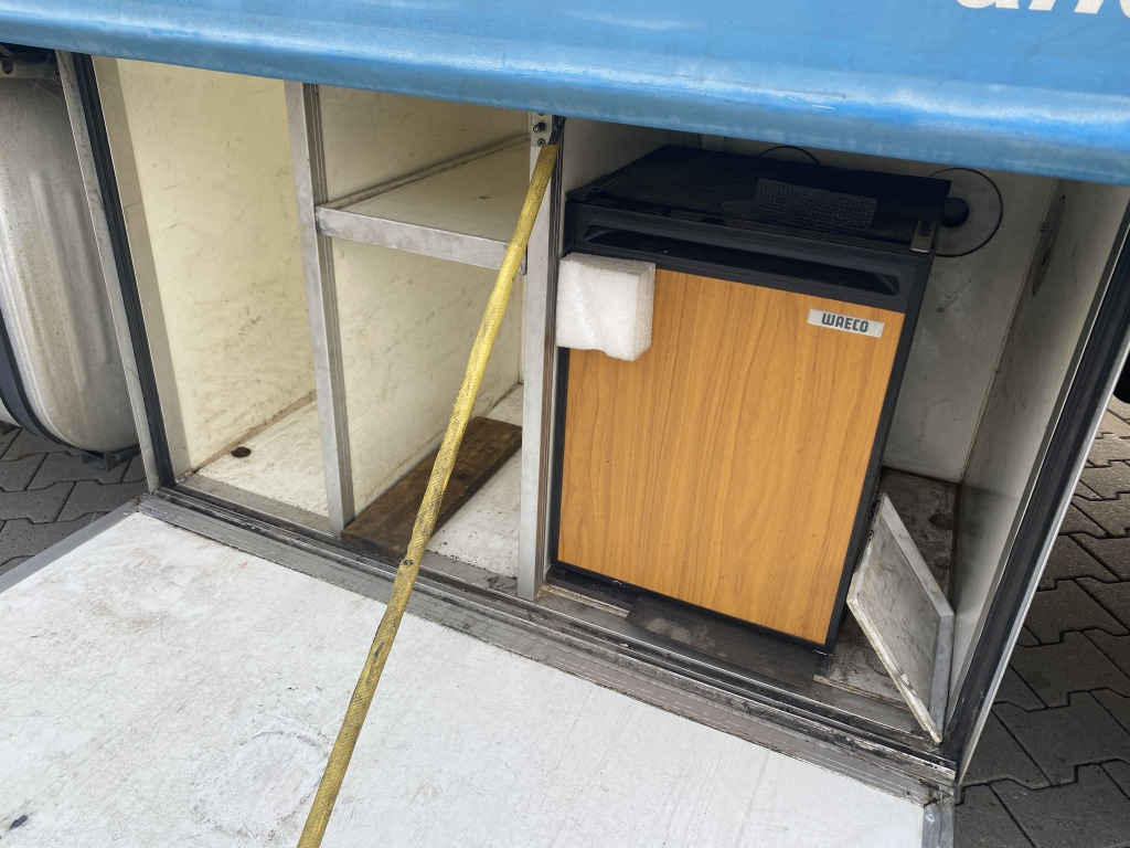 Scania 114 G 340 / 6x2 BL - Ponyvás teherautó: 4 kép. Scania 114 G 340 / 6x2 BL - Ponyvás teherautó: 4 kép.