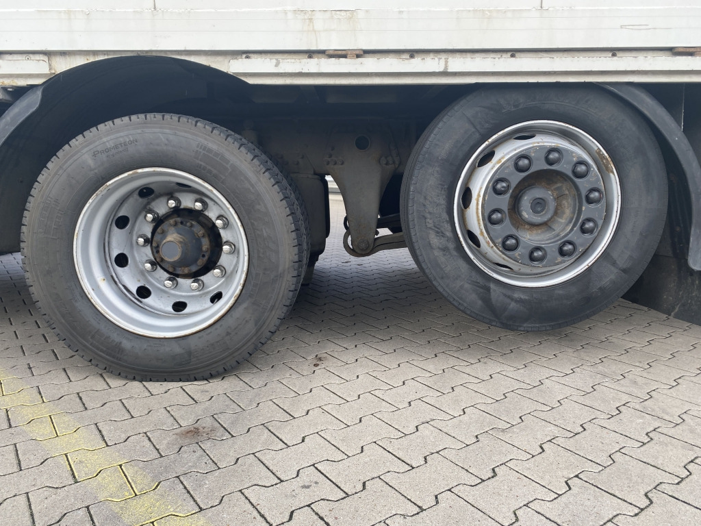 Scania 114 G 340 / 6x2 BL - Ponyvás teherautó: 3 kép. Scania 114 G 340 / 6x2 BL - Ponyvás teherautó: 3 kép.