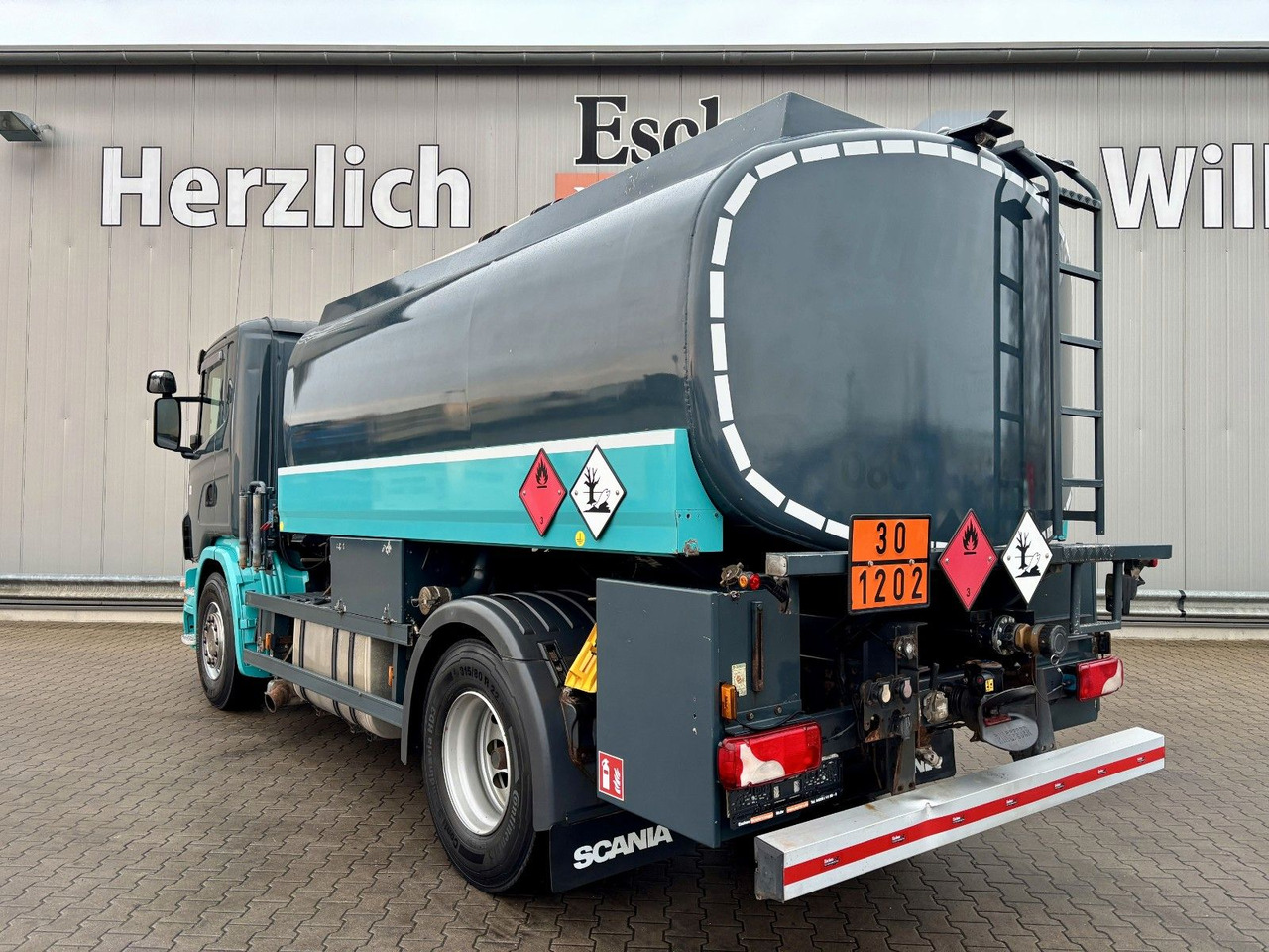 Scania G420 Esterer A3 | 2x Kammern*Oben/Unten*Retarder - Tartályos teherautó: 3 kép. Scania G420 Esterer A3 | 2x Kammern*Oben/Unten*Retarder - Tartályos teherautó: 3 kép.