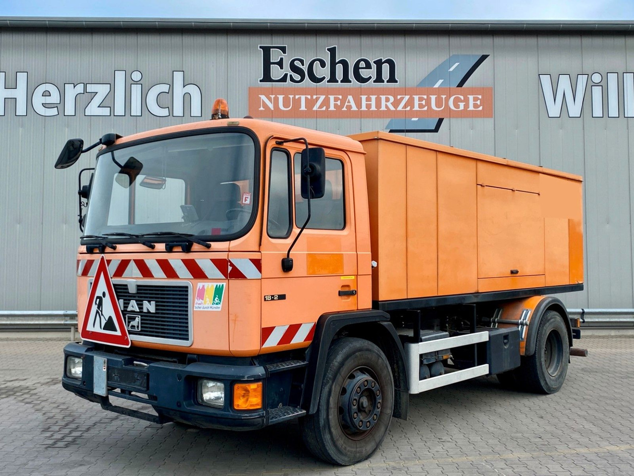MAN 18.272 Polyma Stromaggregat/168kW | 3x Sitze*AHK - Teherautó: 1 kép. MAN 18.272 Polyma Stromaggregat/168kW | 3x Sitze*AHK - Teherautó: 1 kép.