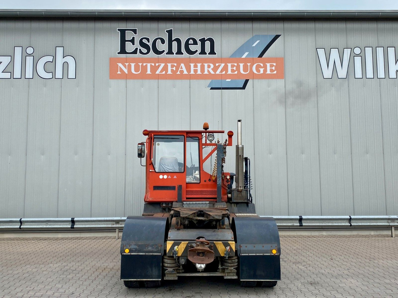 Terberg RT20 4x4 Rangierfahrzeug | Automatik - Teherautó: 4 kép. Terberg RT20 4x4 Rangierfahrzeug | Automatik - Teherautó: 4 kép.