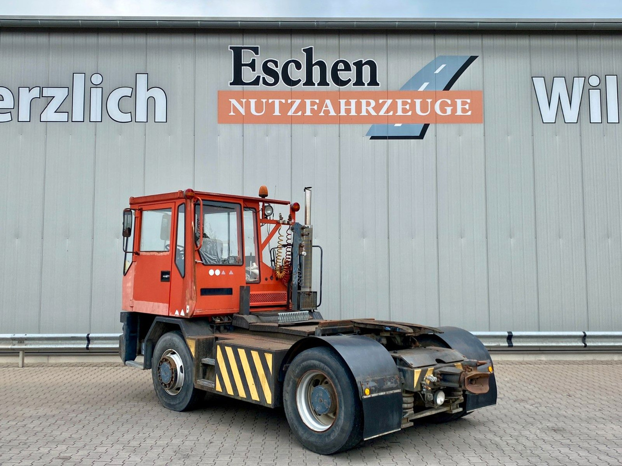 Terberg RT20 4x4 Rangierfahrzeug | Automatik - Teherautó: 3 kép. Terberg RT20 4x4 Rangierfahrzeug | Automatik - Teherautó: 3 kép.
