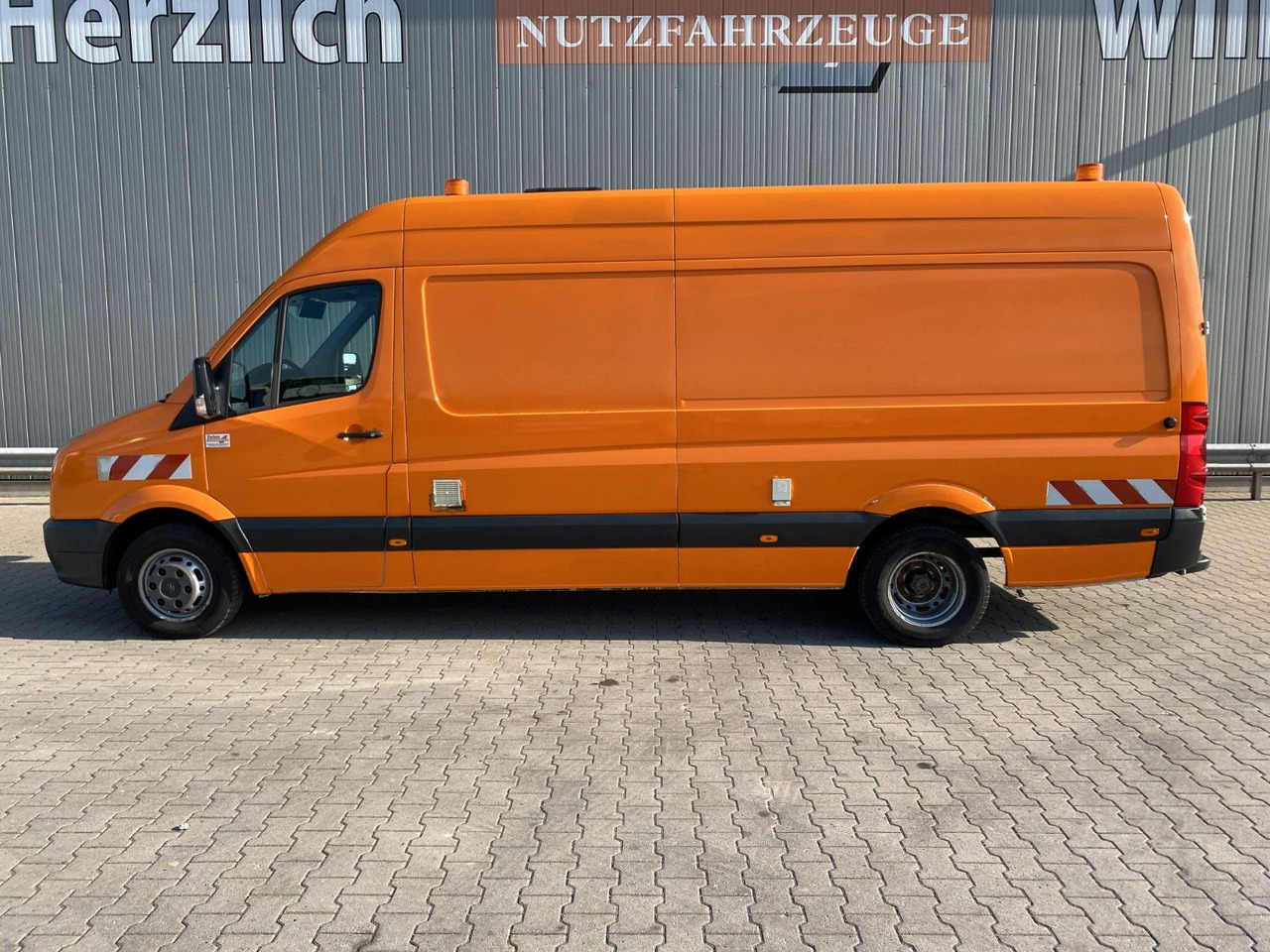 Volkswagen Crafter Kamerawagen |PC-Setup*Standklima*RFK*AHK - Kisbusz: 2 kép. Volkswagen Crafter Kamerawagen |PC-Setup*Standklima*RFK*AHK - Kisbusz: 2 kép.