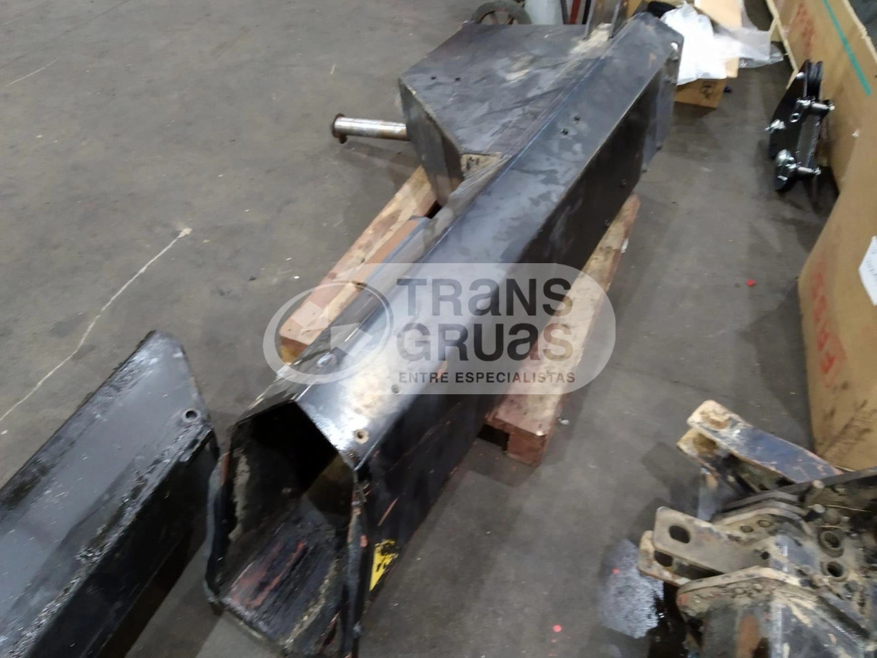 Brazo secundario grúa Hiab 330-5 - Rakodódaru: 2 kép. Brazo secundario grúa Hiab 330-5 - Rakodódaru: 2 kép.