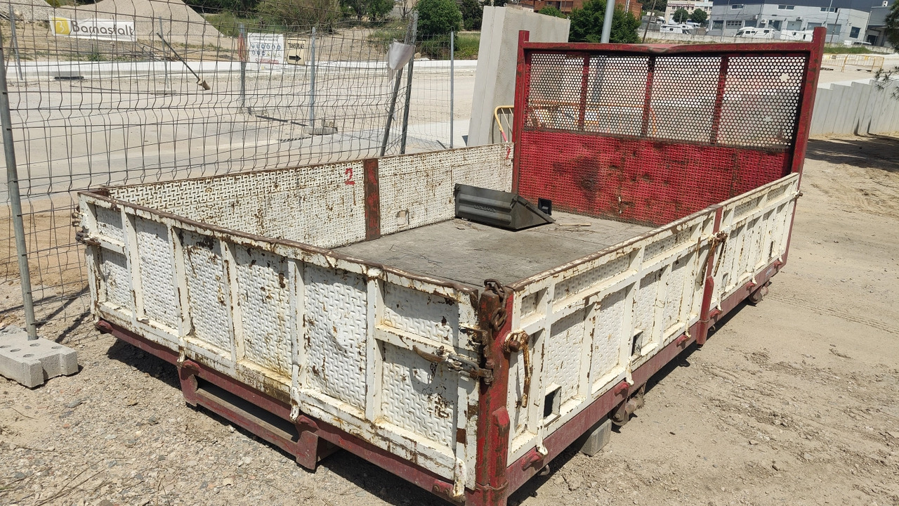 Caja quita y pon 4100x600x2520 MM - Platós felépítmény: 2 kép. Caja quita y pon 4100x600x2520 MM - Platós felépítmény: 2 kép.