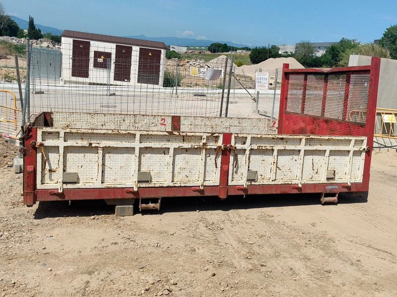 Caja quita y pon 4100x600x2520 MM - Platós felépítmény: 1 kép. Caja quita y pon 4100x600x2520 MM - Platós felépítmény: 1 kép.