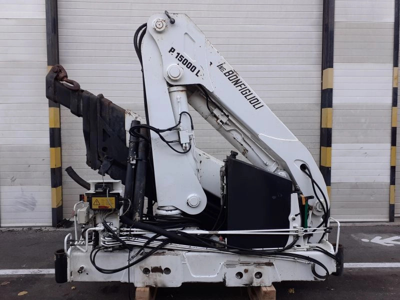 Grúa Bonfiglioli P.15000L - Rakodódaru - Teherautó: 2 kép. Grúa Bonfiglioli P.15000L - Rakodódaru - Teherautó: 2 kép.