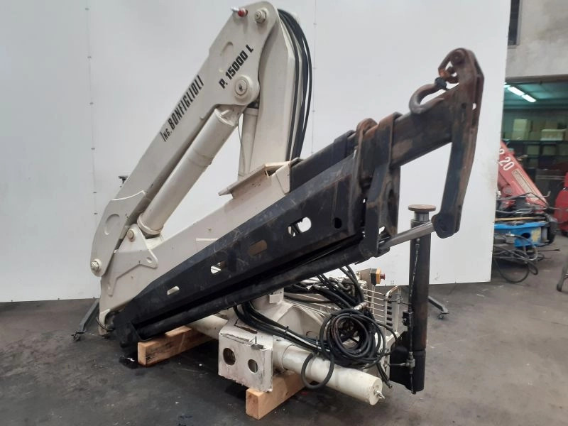 Grúa Bonfiglioli P15000L - Rakodódaru - Teherautó: 4 kép. Grúa Bonfiglioli P15000L - Rakodódaru - Teherautó: 4 kép.