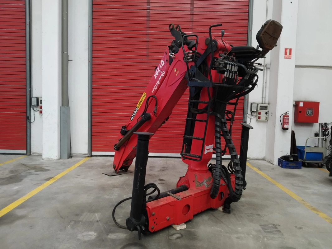 Grúa Epsilon Q170Z96 (1) - Rakodódaru - Teherautó: 1 kép. Grúa Epsilon Q170Z96 (1) - Rakodódaru - Teherautó: 1 kép.