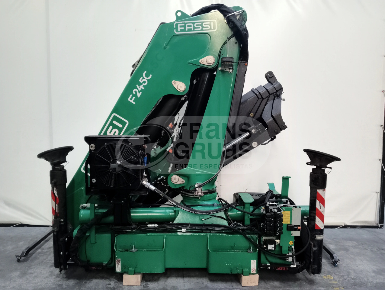 Grúa Fassi F245AC.0.24 E-ACTIVE - Rakodódaru - Teherautó: 2 kép. Grúa Fassi F245AC.0.24 E-ACTIVE - Rakodódaru - Teherautó: 2 kép.