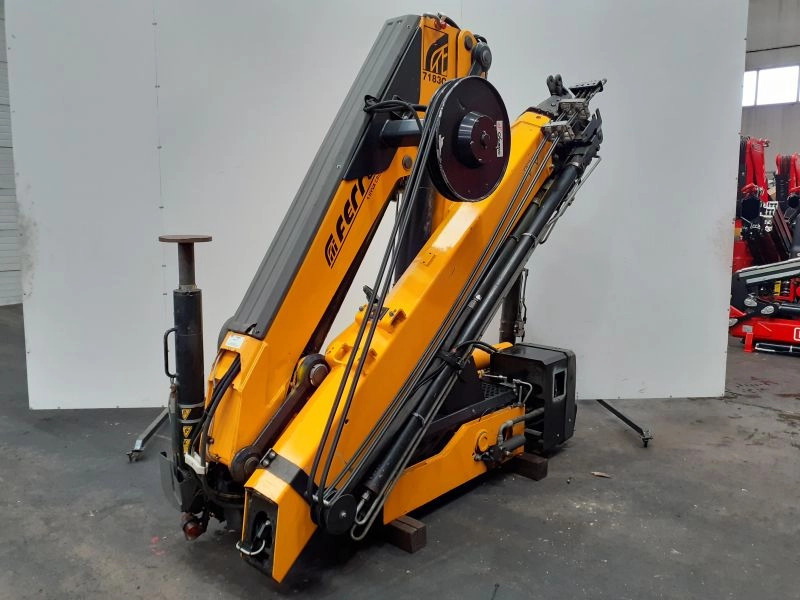 Grúa Ferrari F718 3C A5 - Rakodódaru - Teherautó: 4 kép. Grúa Ferrari F718 3C A5 - Rakodódaru - Teherautó: 4 kép.
