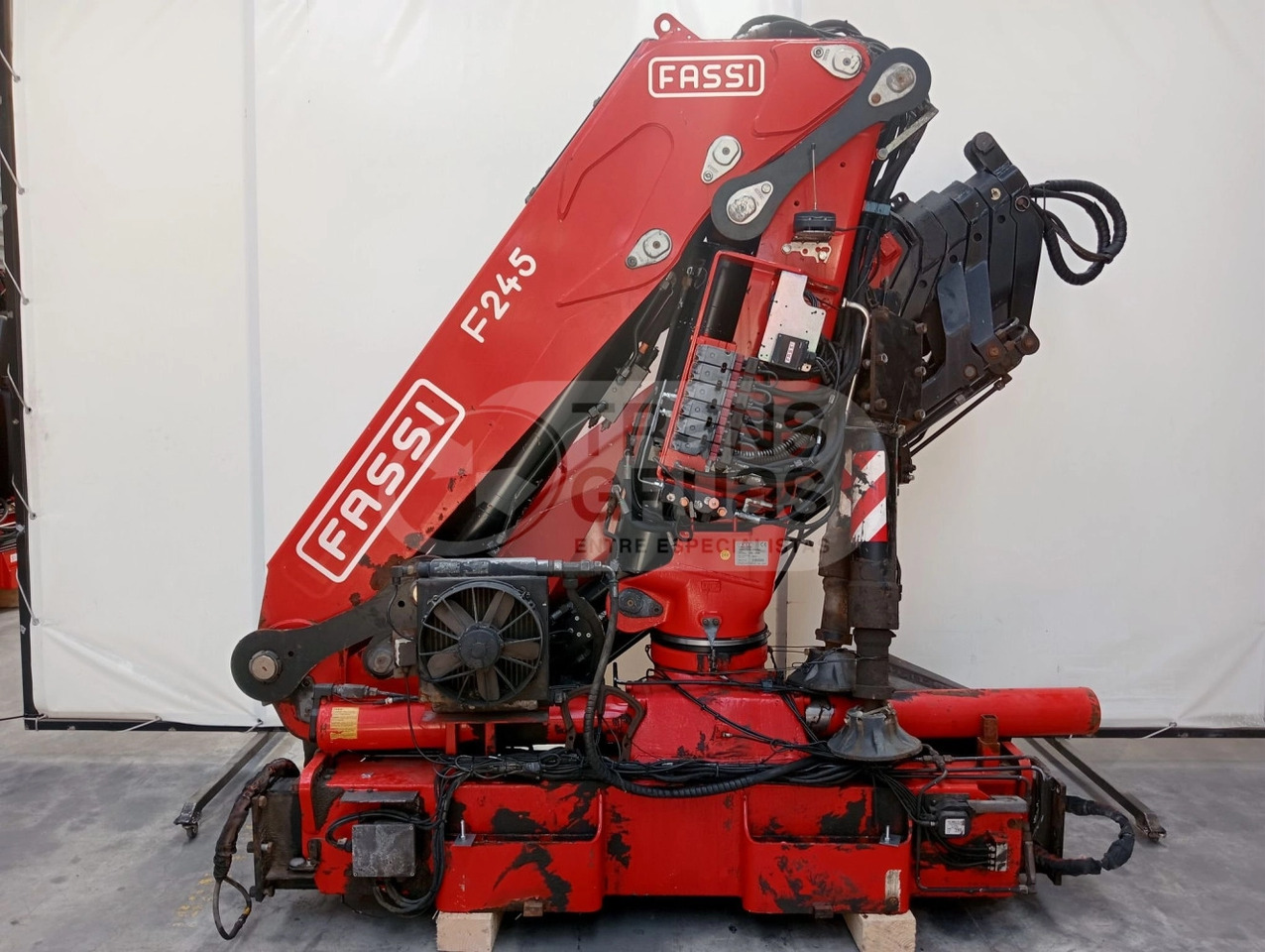 Grúa hidráulica Fassi F245A.2.26 E-Dynamic - Rakodódaru: 3 kép. Grúa hidráulica Fassi F245A.2.26 E-Dynamic - Rakodódaru: 3 kép.