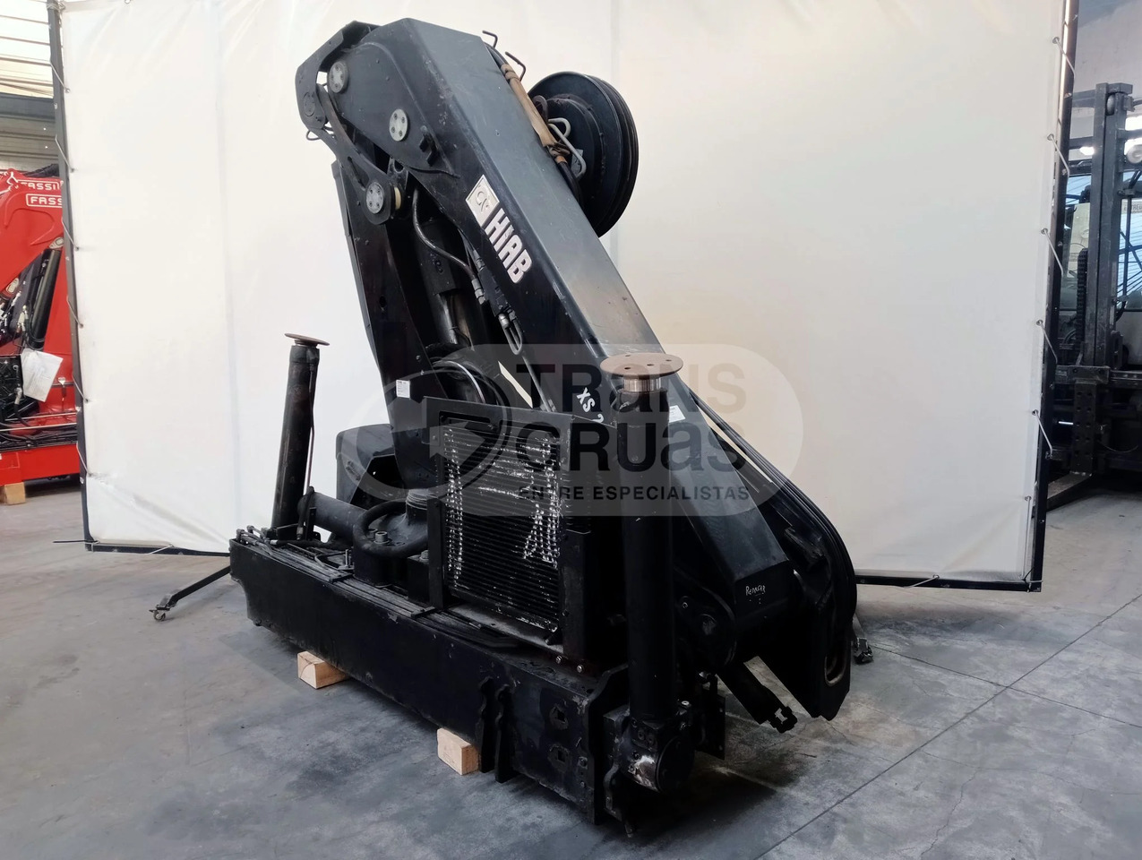 Grúa hidráulica HIAB 244EP-5 HIPRO - Rakodódaru: 3 kép. Grúa hidráulica HIAB 244EP-5 HIPRO - Rakodódaru: 3 kép.