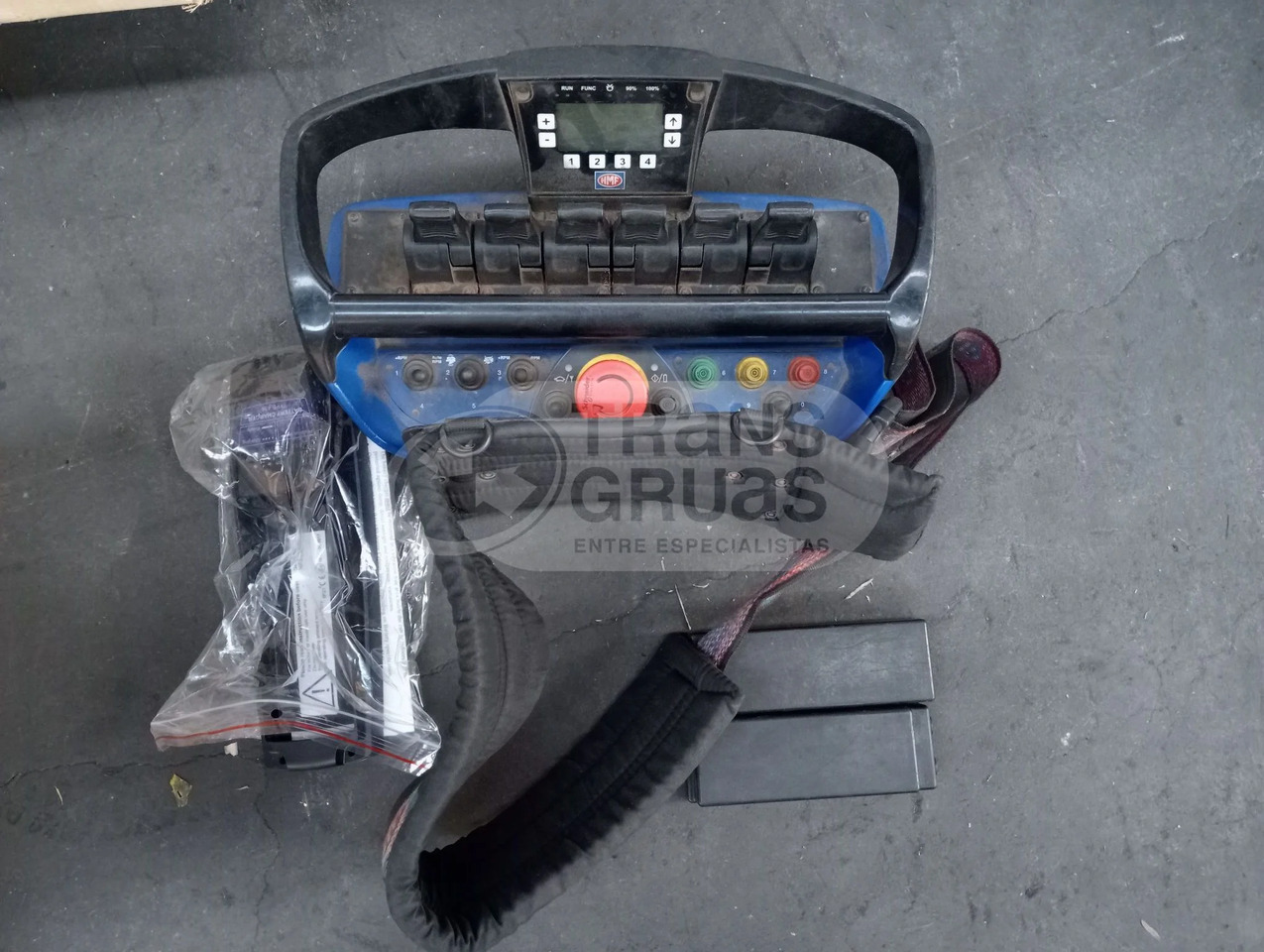 Grúa hidráulica HMF 2120 K4 - Rakodódaru: 2 kép. Grúa hidráulica HMF 2120 K4 - Rakodódaru: 2 kép.