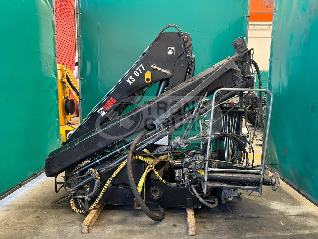 Grúa hidráulica Hiab B-2 Duo - Rakodódaru: 2 kép. Grúa hidráulica Hiab B-2 Duo - Rakodódaru: 2 kép.