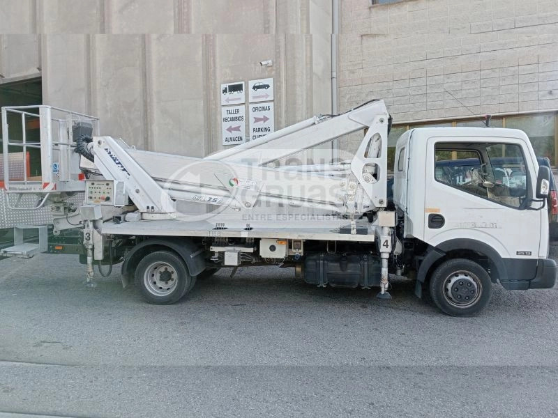 MULTITEL NISSAN NT 400 + MX 250 - Emelőkosaras teherautó: 1 kép. MULTITEL NISSAN NT 400 + MX 250 - Emelőkosaras teherautó: 1 kép.