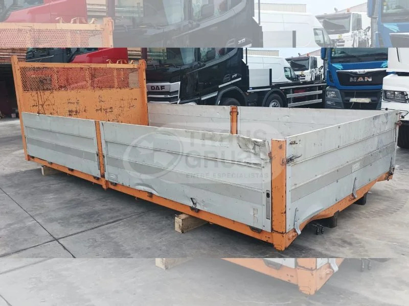 Carrocería fija usada - Platós felépítmény: 2 kép. Carrocería fija usada - Platós felépítmény: 2 kép.
